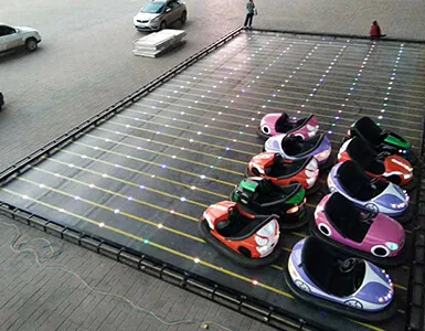 Bumper car ride with safety ring by Yueton