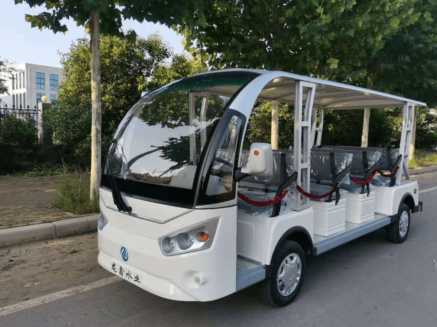 sightseeing bus